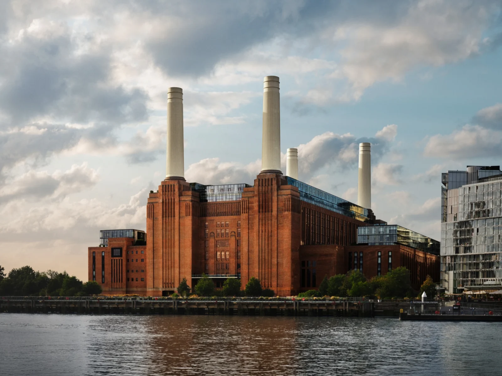 La façade de Battersea Power Station à Londres, où se trouve l’Apple Music Hall.