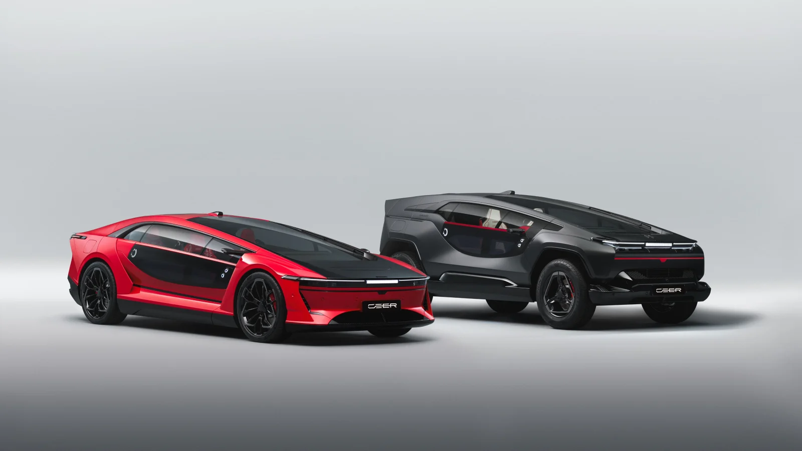 La berline et le SUV électriques CEER EXOBOT présentés côte à côte dans un décor sombre.