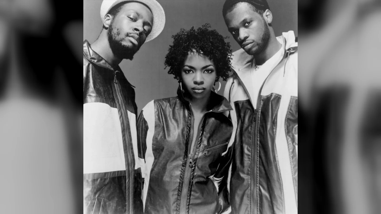 Wyclef Jean, Lauryn Hill et Pras Michel réunis sur une photo promotionnelle des Fugees.