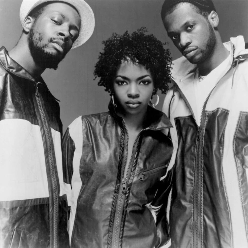 Wyclef Jean, Lauryn Hill et Pras Michel réunis sur une photo promotionnelle des Fugees.