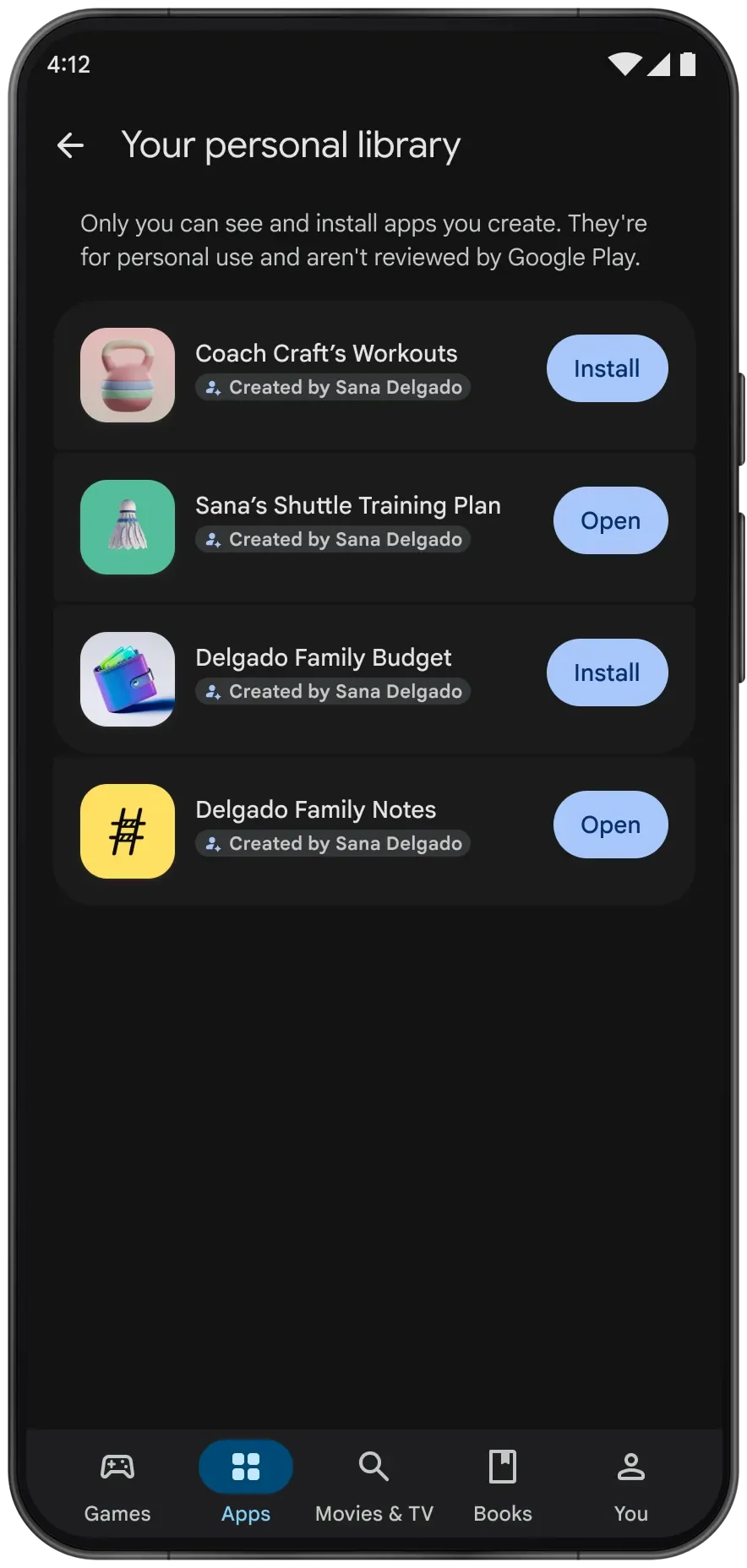 Écran de téléphone Android ouvert sur la « bibliothèque personnelle » de Google Play : quatre applis créées par une même utilisatrice (entraînements, plan d’entraînement, budget et notes de famille), chacune avec un bouton Installer ou Ouvrir.