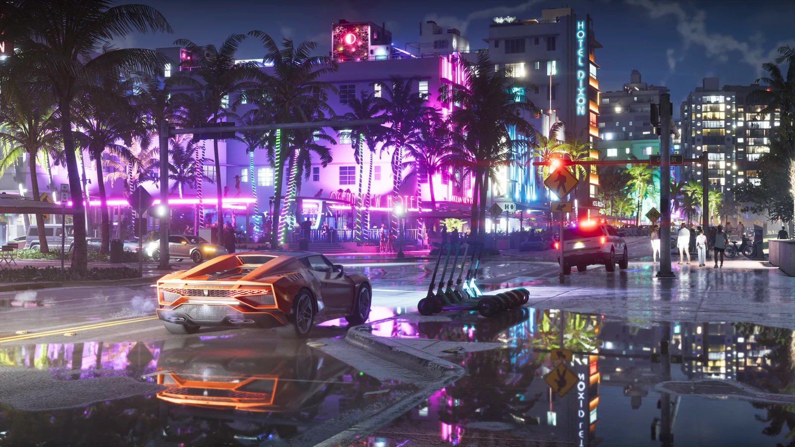 Image officielle de GTA VI : une voiture de sport orange roule de nuit dans une rue mouillée de Vice City, entre palmiers et hôtels aux néons roses et bleus.