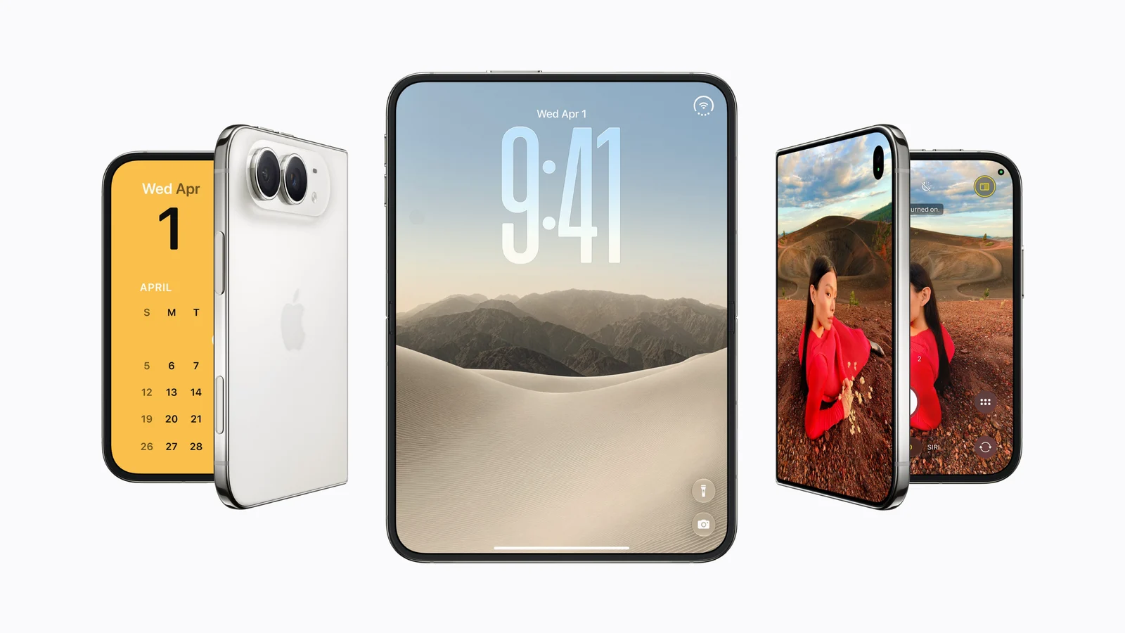 Trois iPhone Duo sur fond blanc : à gauche un modèle blanc plié vu de dos avec un calendrier sur l’écran extérieur, au centre un modèle ouvert affichant l’heure sur un paysage de dunes, à droite un modèle plié montrant l’appareil photo.