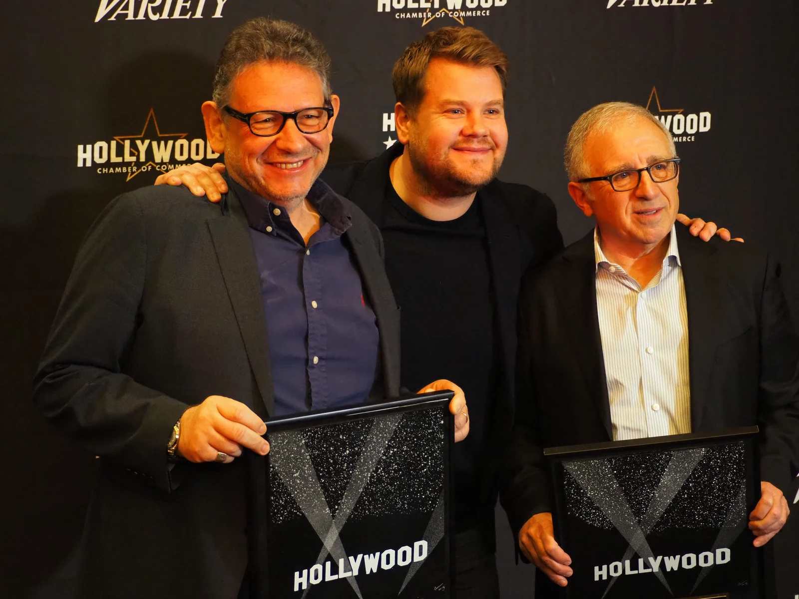 Lucian Grainge, à gauche, avec James Corden et Irving Azoff lors du State of the Entertainment Industry en 2018.