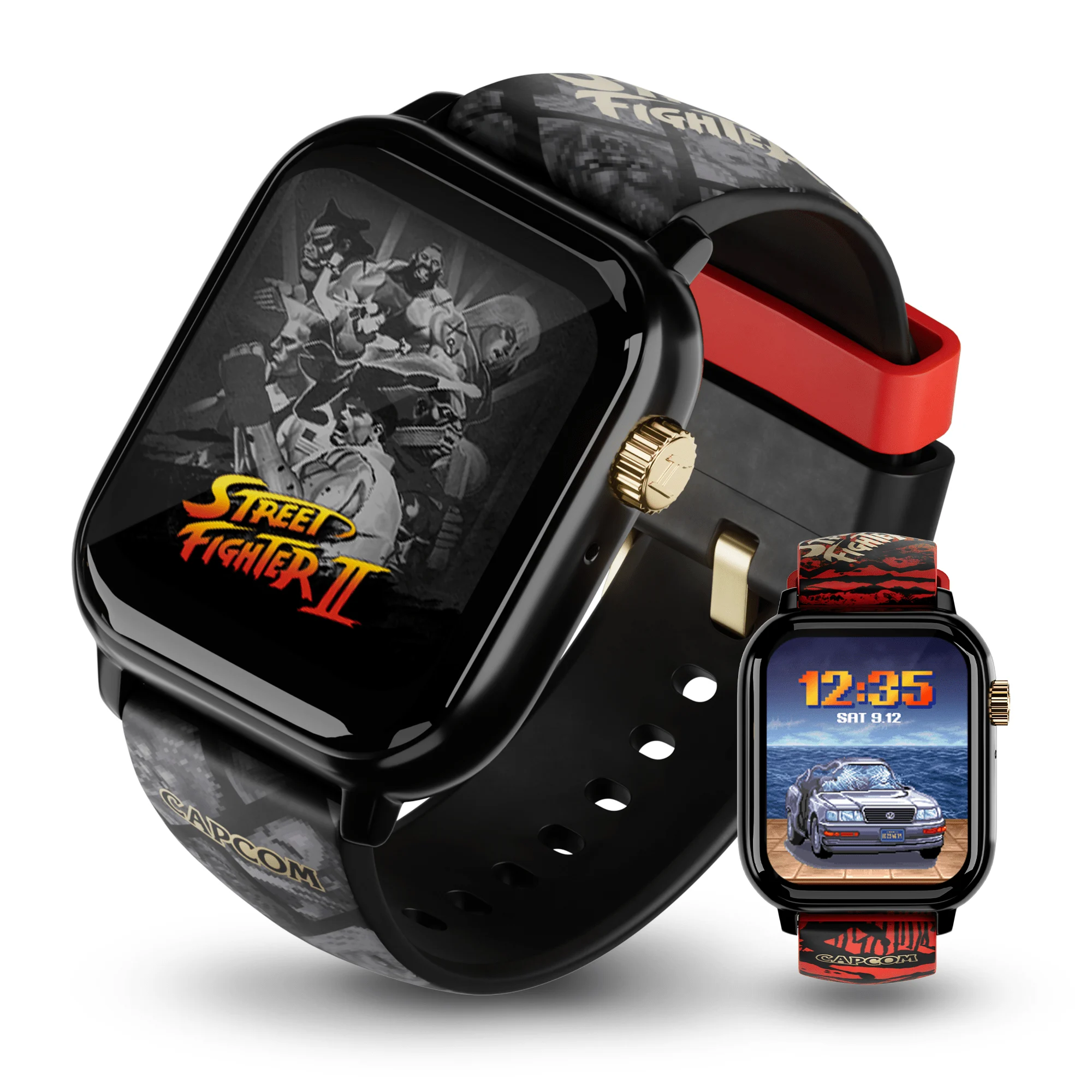 La montre Street Fighter II de My Play Watch, boîtier noir et couronne dorée, écran au logo du jeu et bracelet noir en pixel art ; en médaillon, la même montre avec son bracelet rouge et un cadran rétro affichant 12:35.