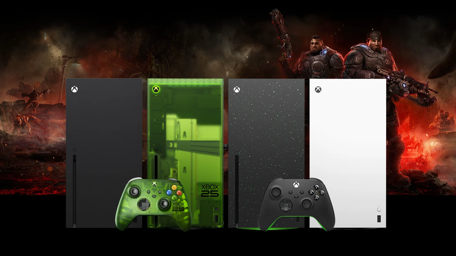 Quatre consoles Xbox Series X alignées avec leurs manettes : noire Carbon Black, édition limitée X25 verte translucide, Galaxy Black et blanche Robot White, devant un visuel de jeu sombre.