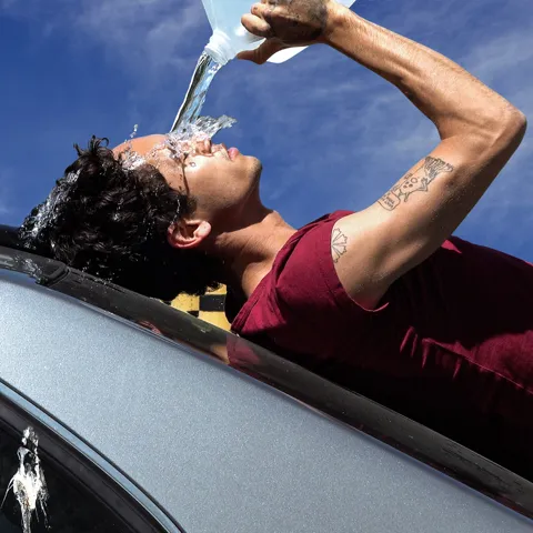 Pochette de l’album How To Quit Smoking de Dominic Fike.